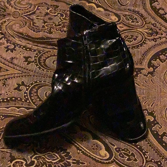 Crocodile print it put another booties - Picture 4 of 4